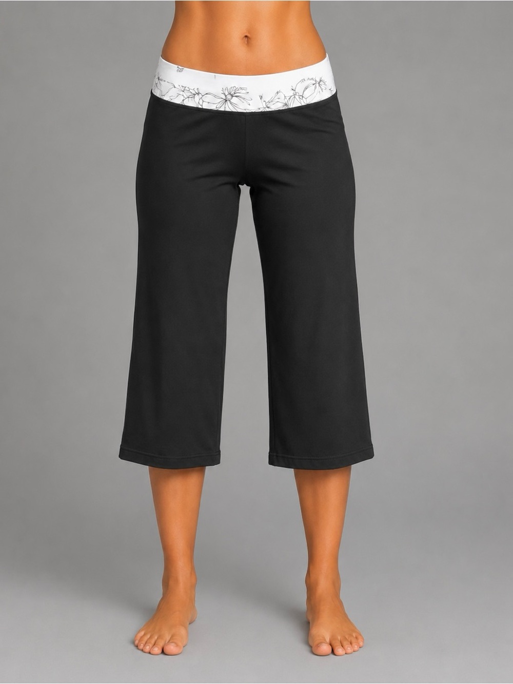 New York & Company IN MOTION XS Black Flower Work Out Capri Gym Yoga Leggings